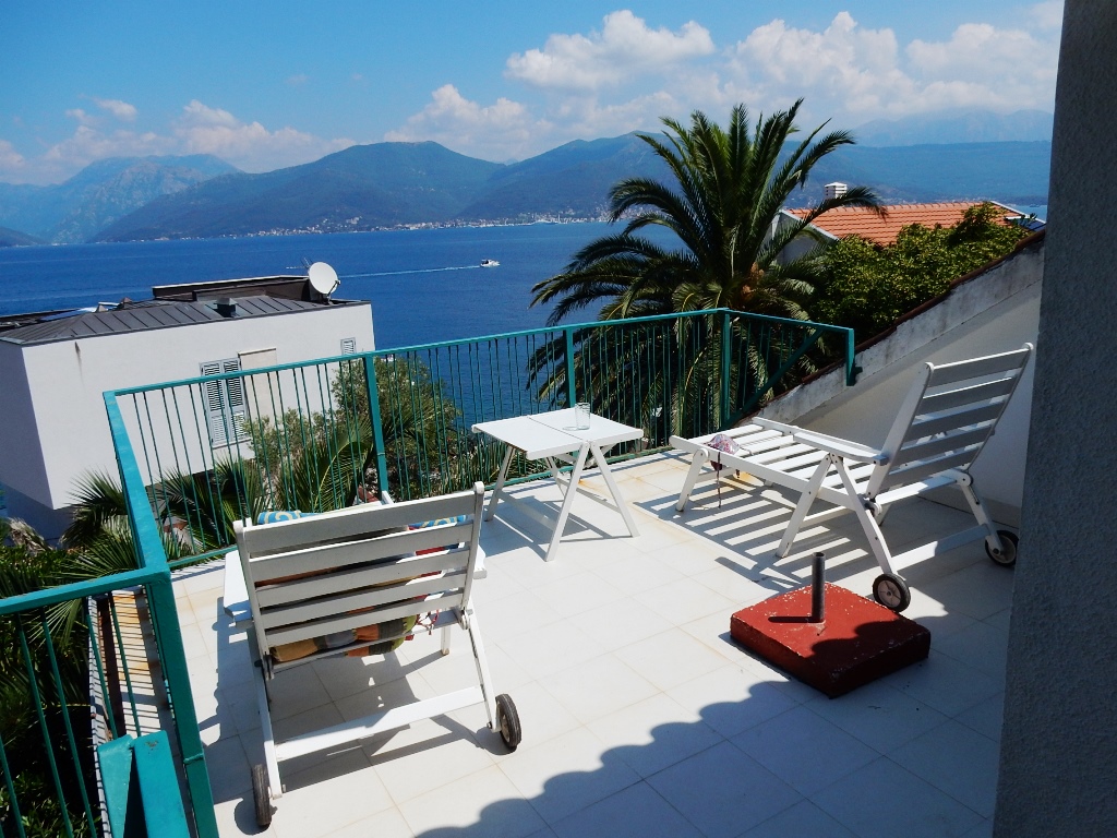 House with sea views in Krasici