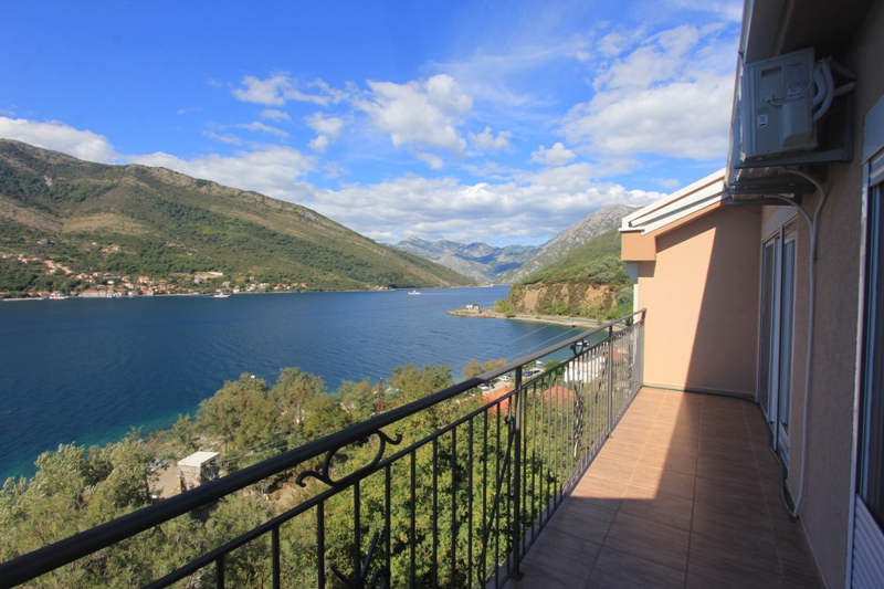 A cosy villa in Lepetani