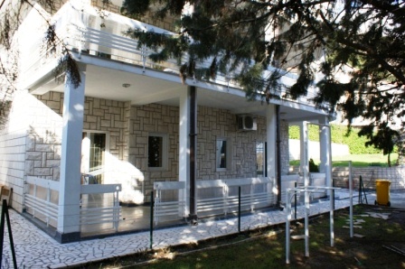 Luxurious house with pool in Igalo