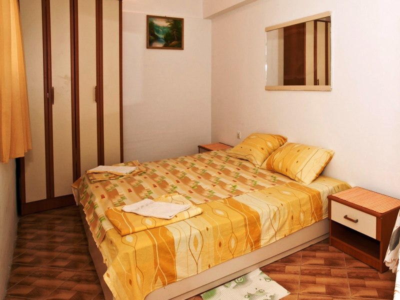 Eight Bedroom Property Sutomore