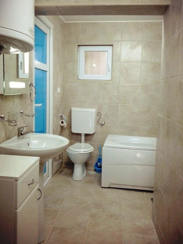 Eight Bedroom Property Sutomore