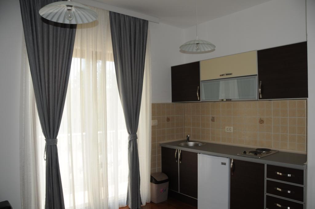 A villa with pool and sea view in Markovici