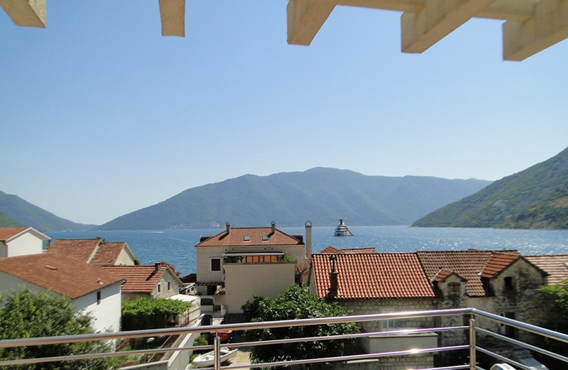 A villa with sea view in Kotor