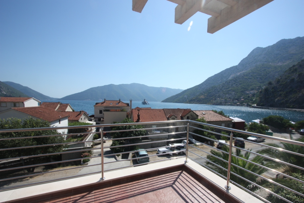 A villa with sea view in Kotor