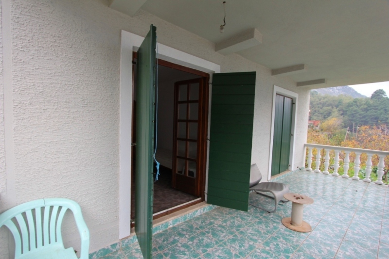 House witn sea view in Kotor