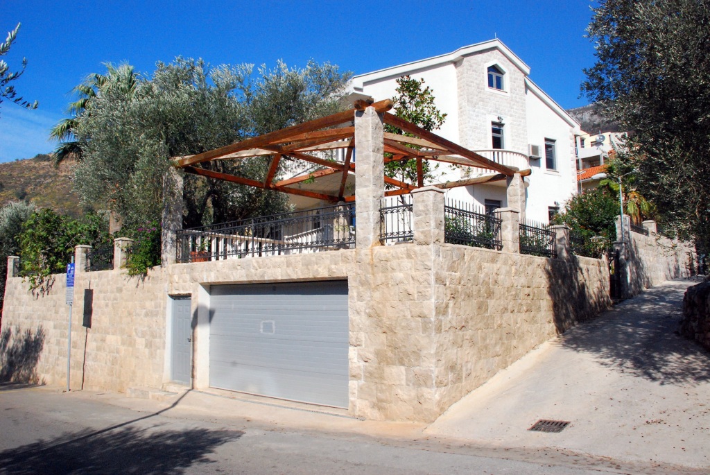 Luxurious villa in Petrovac