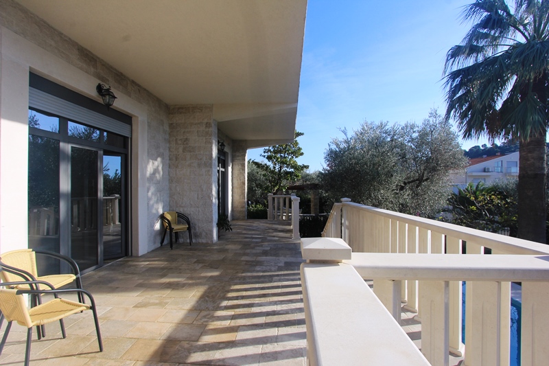 Luxurious villa in Petrovac