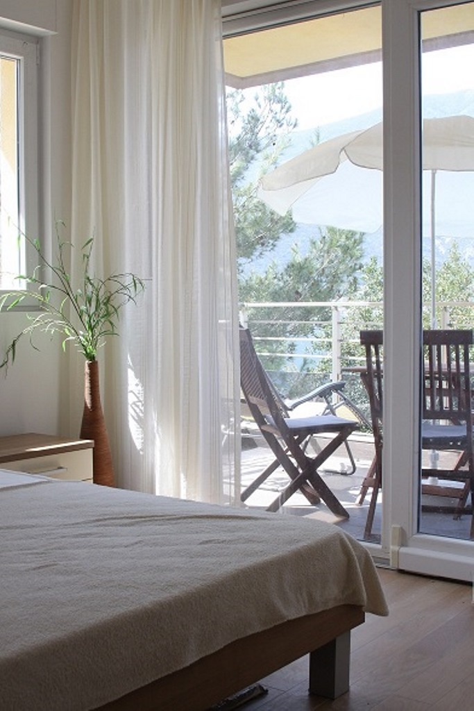 Apartments in six apartment house in Kotor