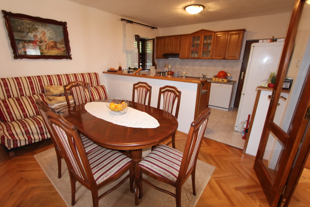 House with stunning sea views in Djenovici