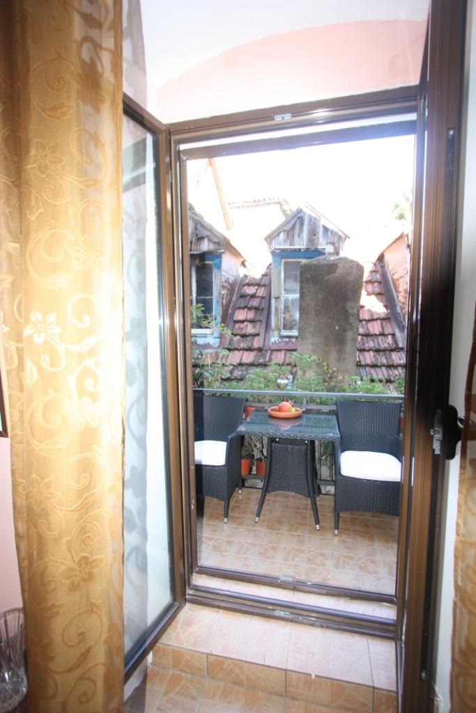 Apartment with three bedrooms in old town of Kotor