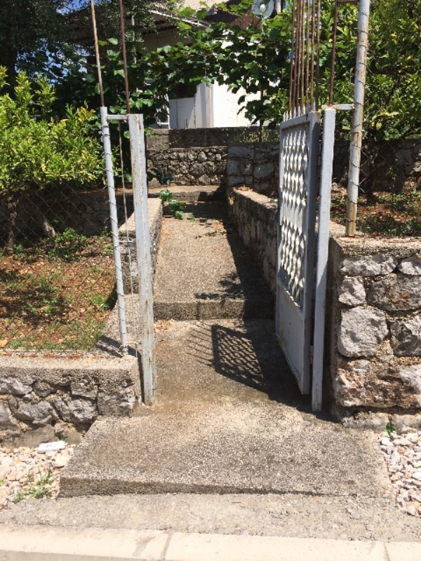 Plot with small house in Dobre Vode