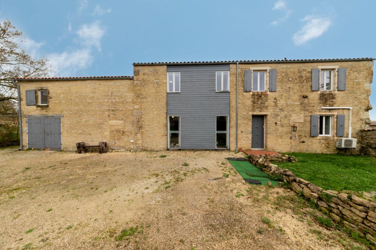 5 bedroom propriete in Villeneuve La Comtesse, Charente-Maritime, France