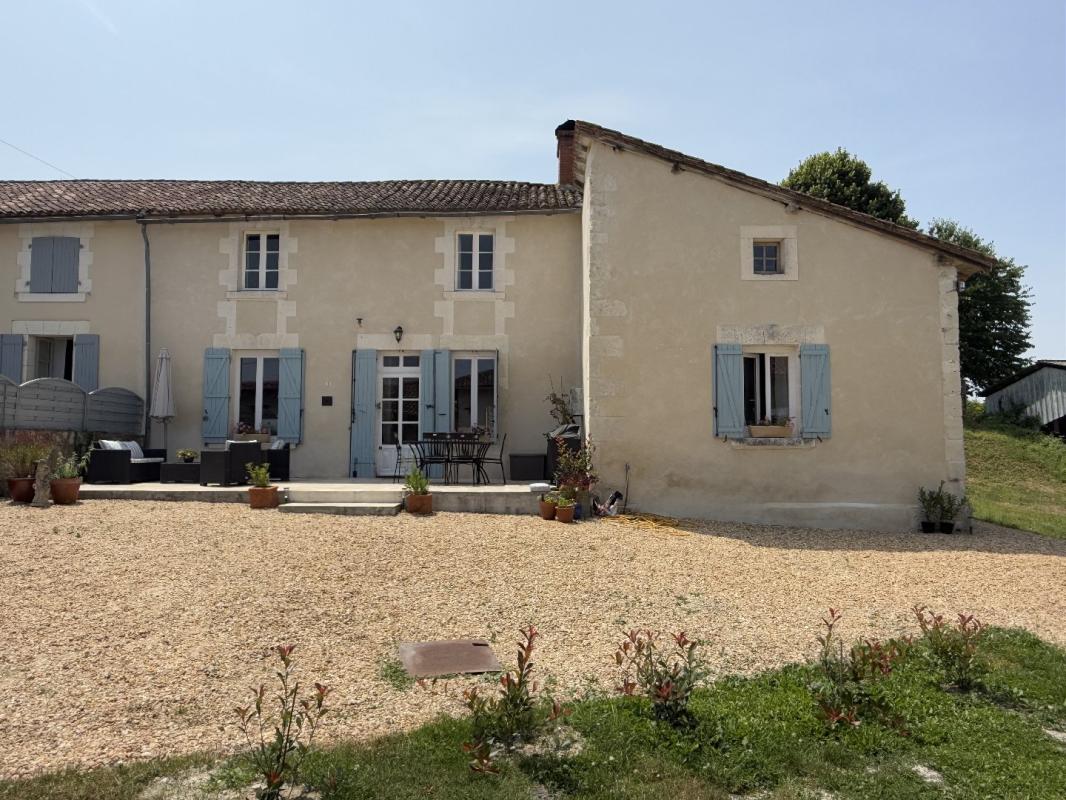 3 bedroom maison in Aubeterre Sur Dronne, Charente, France
