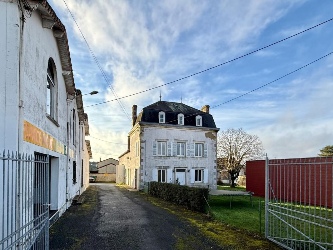 4 bedroom maison de maitre in Civray, Vienne, France