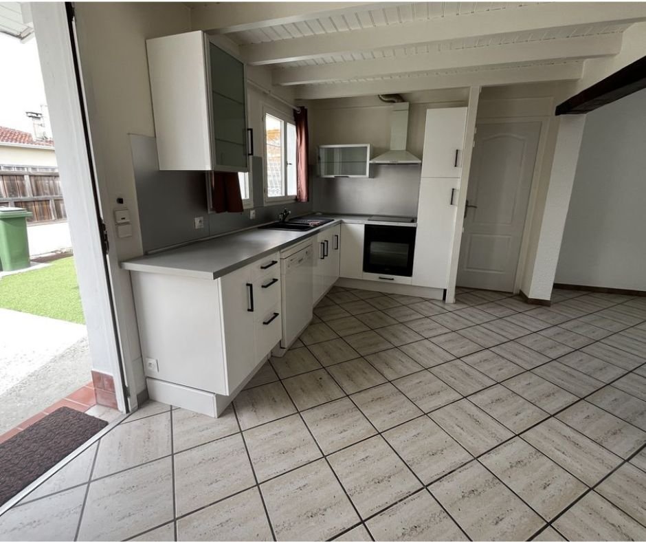 2 bedroom maison in Le Bouscat, Gironde, France