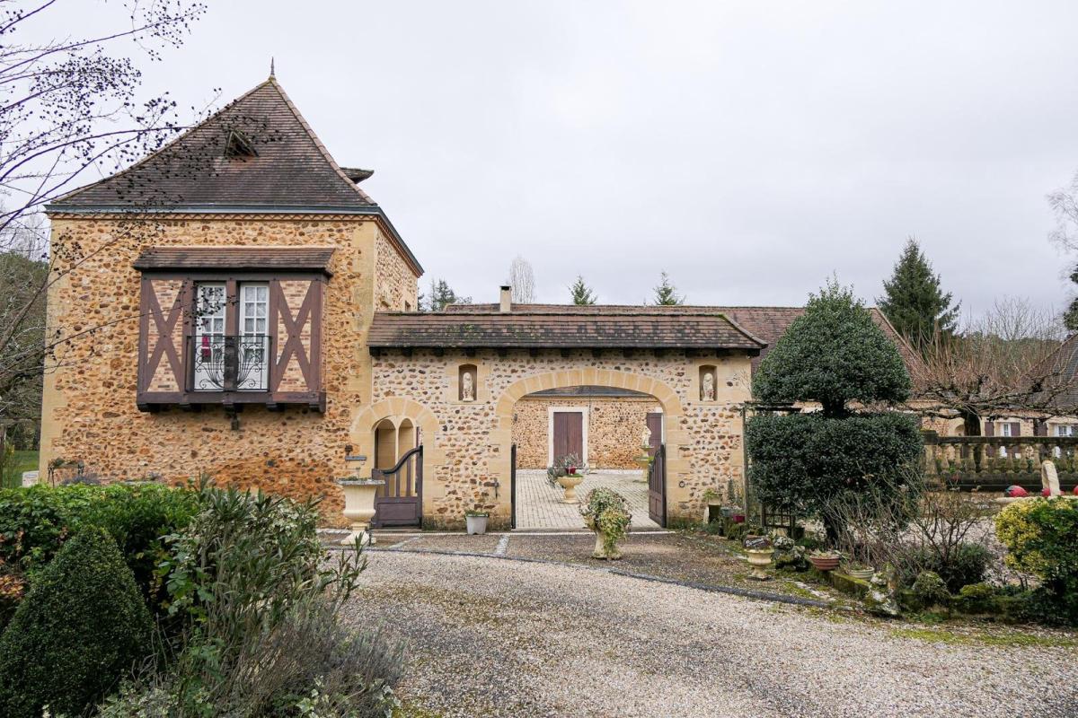 4 bedroom maison in Lacropte, Dordogne, France