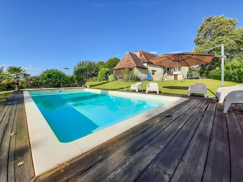 5 bedroom maison situee en campagne in Bassilac, Dordogne, France