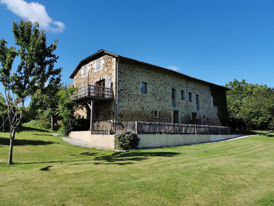 12 bedroom longere in Figeac, Lot, France