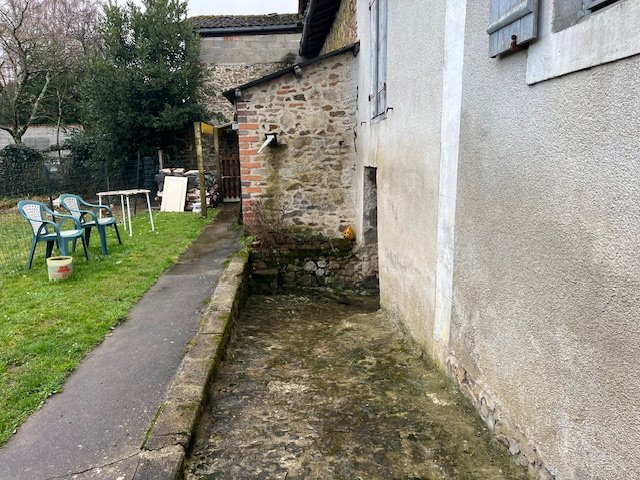 2 bedroom maison de village in Vayres, Haute-Vienne, France