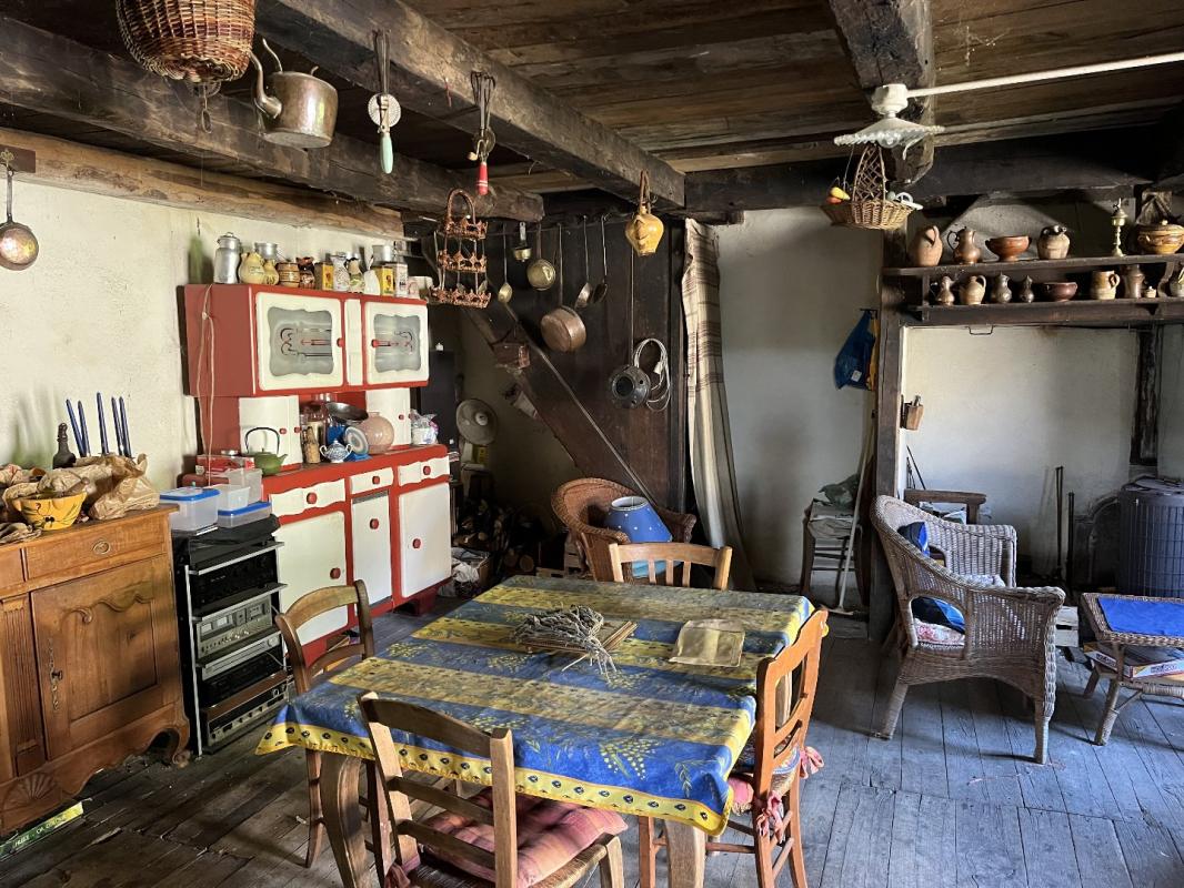 2 bedroom maison a renover in Viazac, Lot, France