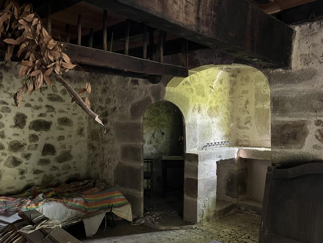 2 bedroom maison a renover in Viazac, Lot, France