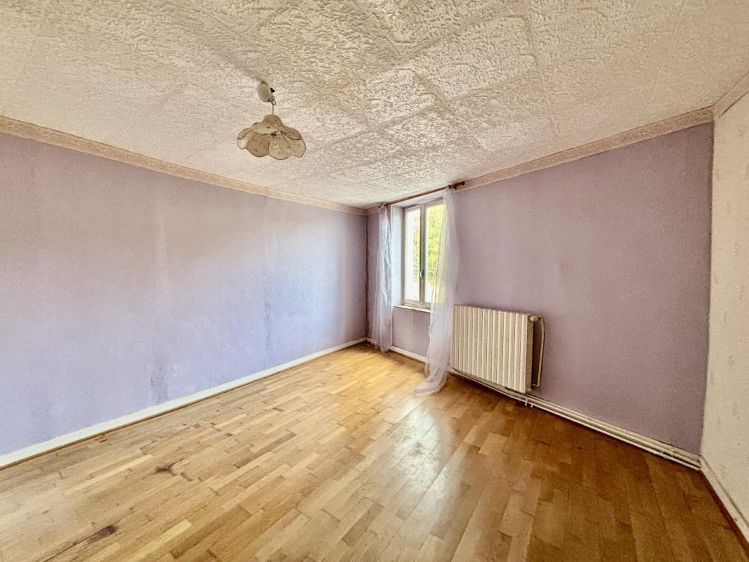 3 bedroom maison a renover in Ruffec, Charente, France