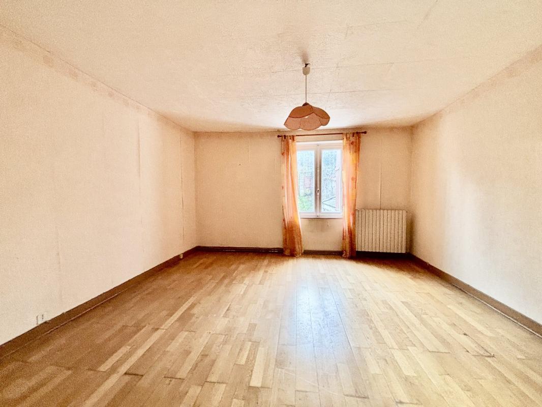 3 bedroom maison a renover in Ruffec, Charente, France