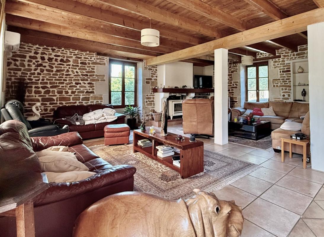 4 bedroom maison in Le Bouchage, Charente, France