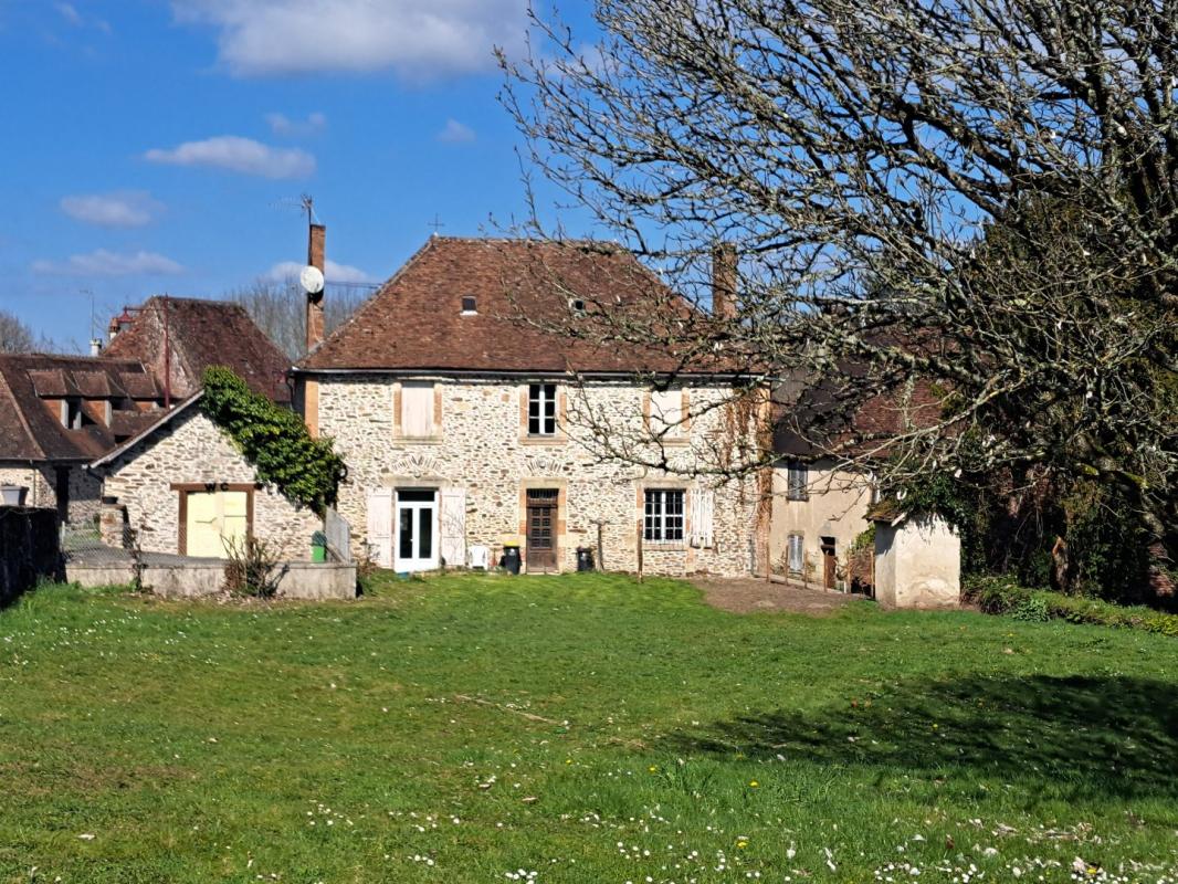 5 bedroom maison de village in Benayes, Corrèze, France