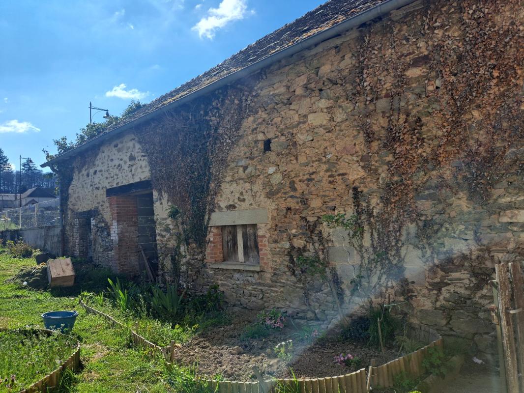 5 bedroom maison de village in Benayes, Corrèze, France