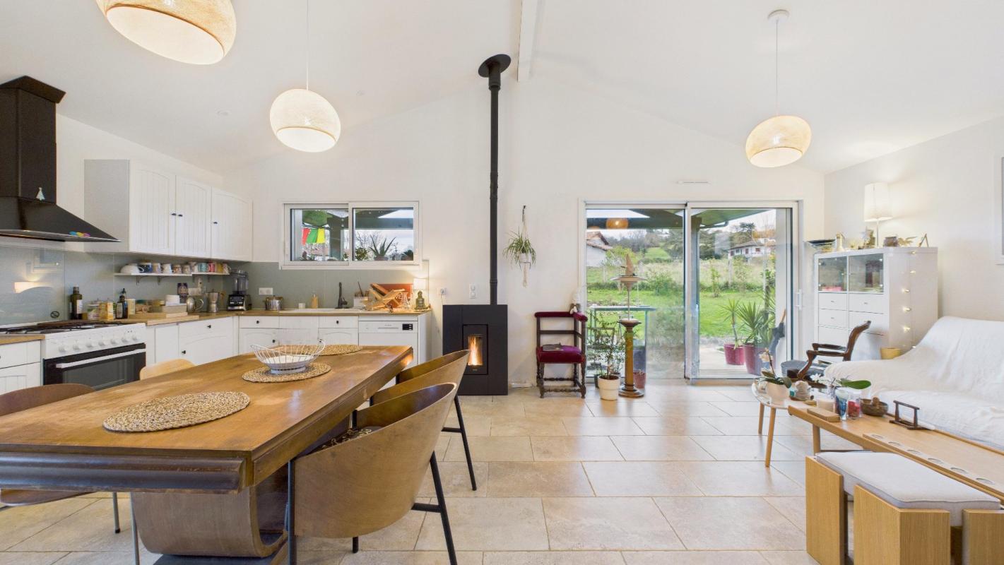 2 bedroom maison in Guiche, Pyrénées-Atlantiques, France