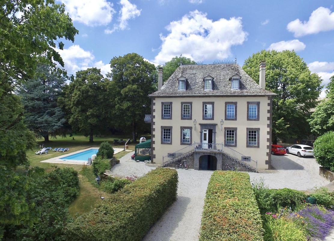 9 bedroom manoir in Mur De Barrez, Aveyron, France