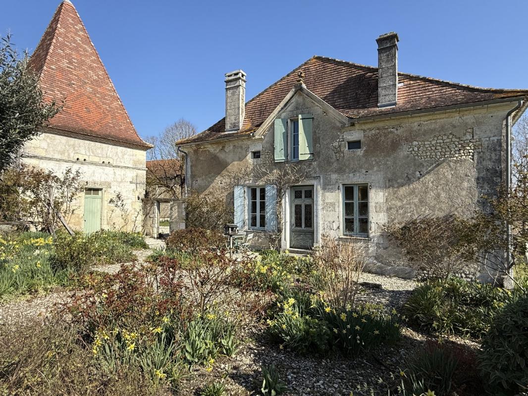 5 bedroom maison situee en campagne in Aubeterre Sur Dronne, Charente, France