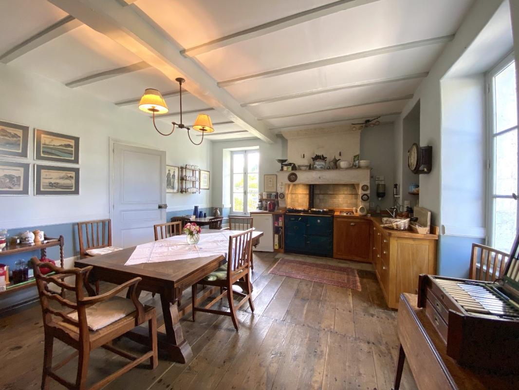 5 bedroom maison situee en campagne in Aubeterre Sur Dronne, Charente, France