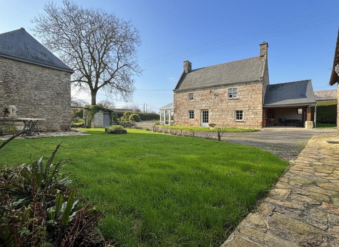 7 bedroom corps de ferme in Scaer, Finistère, France