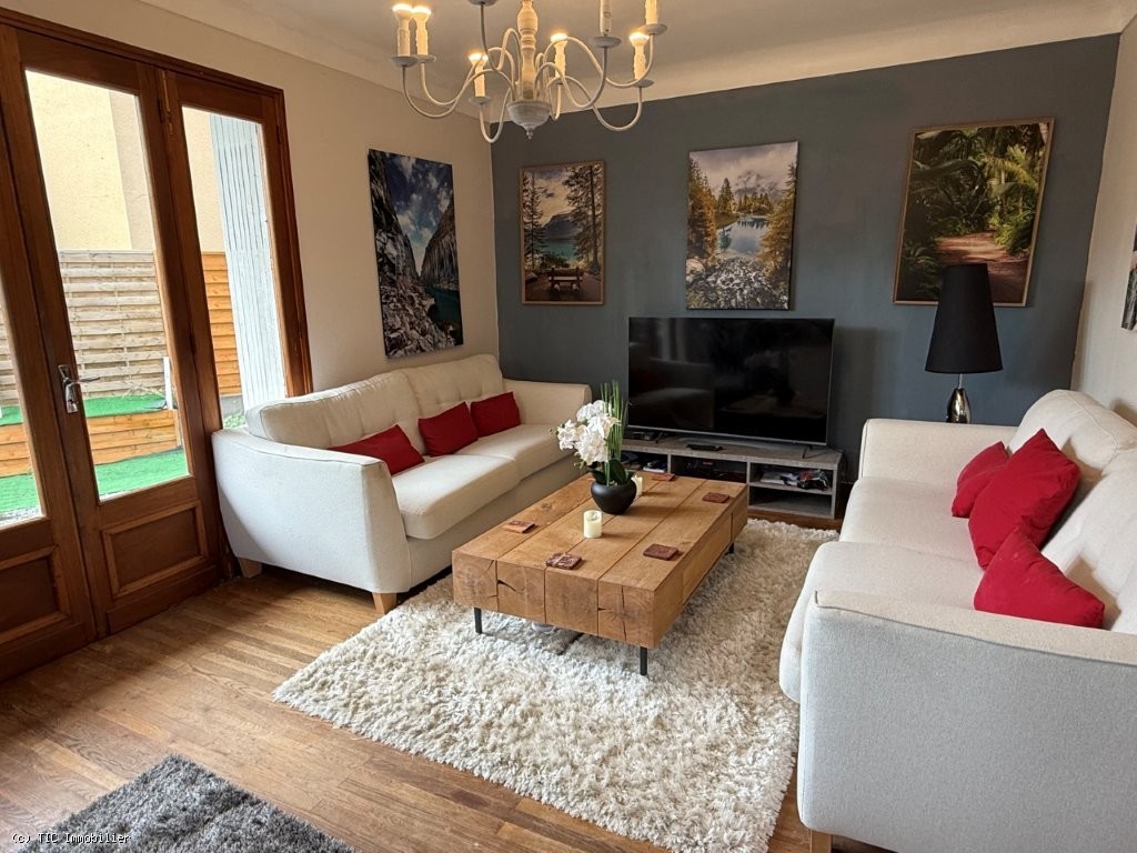 3 bedroom House in Ruffec, France – r7429