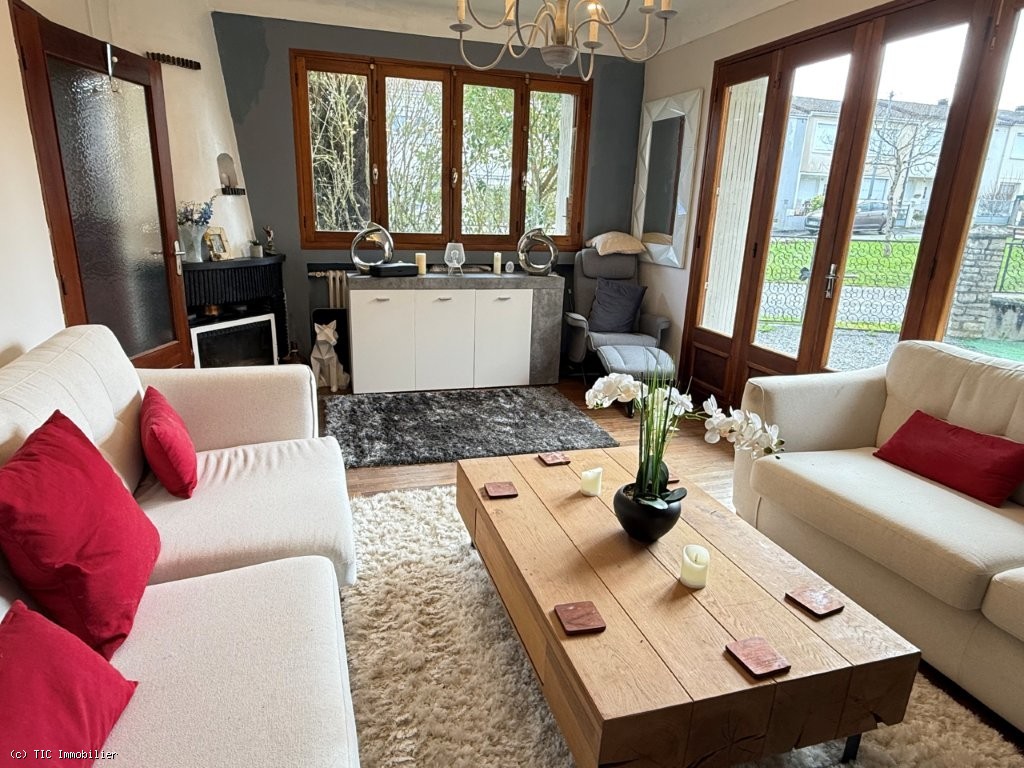 3 bedroom House in Ruffec, France – r7429