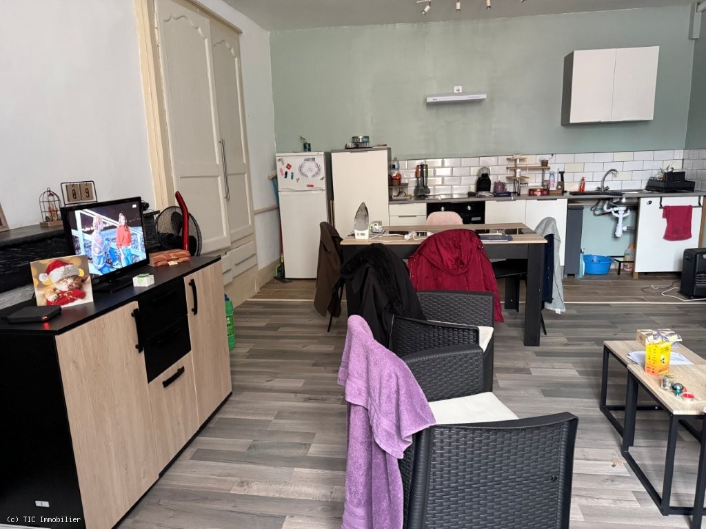 2 bedroom House in Ruffec, France – r7427