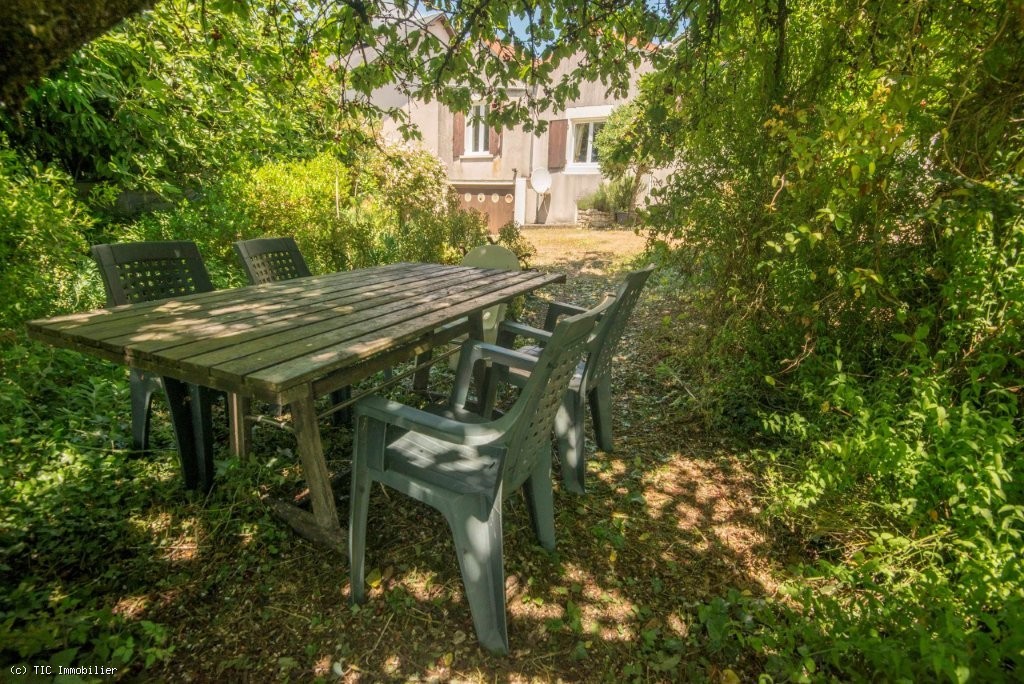 2 bedroom House in Civray, France – r7424