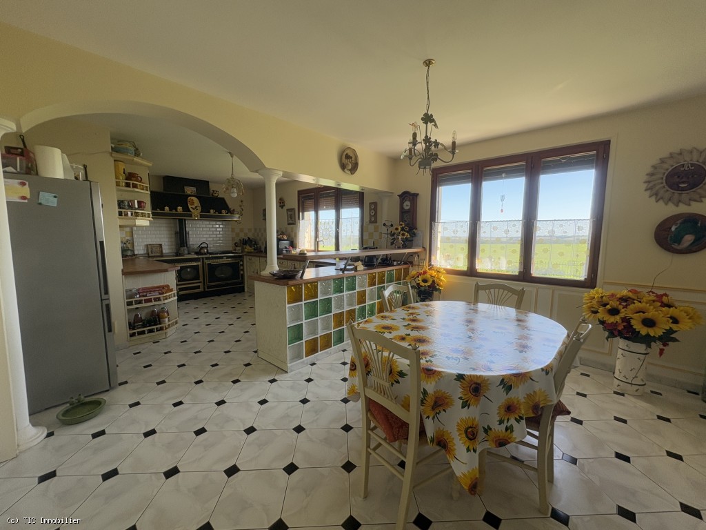 3 bedroom House in Chef-Boutonne, France – r7371