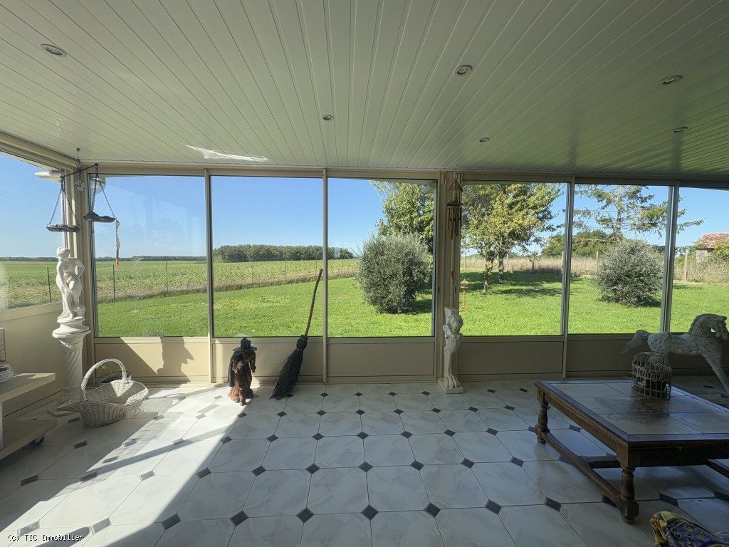 3 bedroom House in Chef-Boutonne, France – r7371