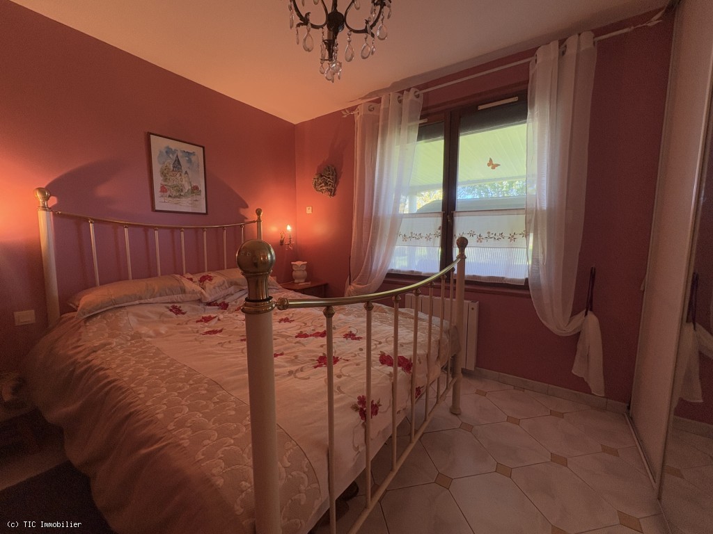 3 bedroom House in Chef-Boutonne, France – r7371