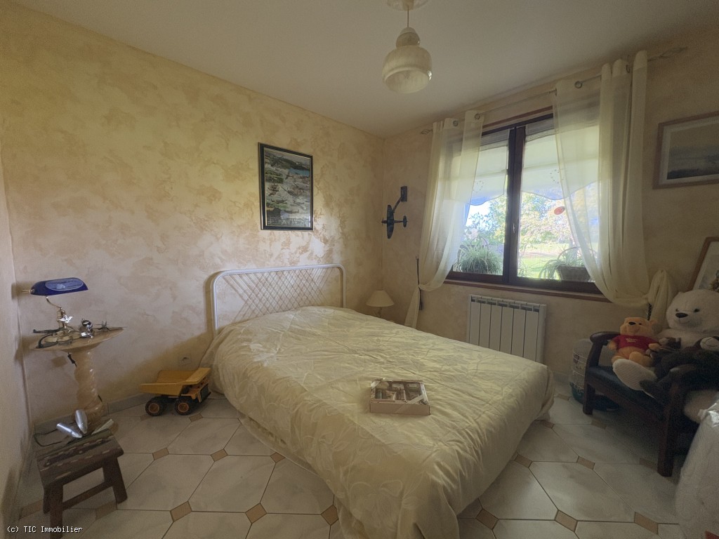 3 bedroom House in Chef-Boutonne, France – r7371