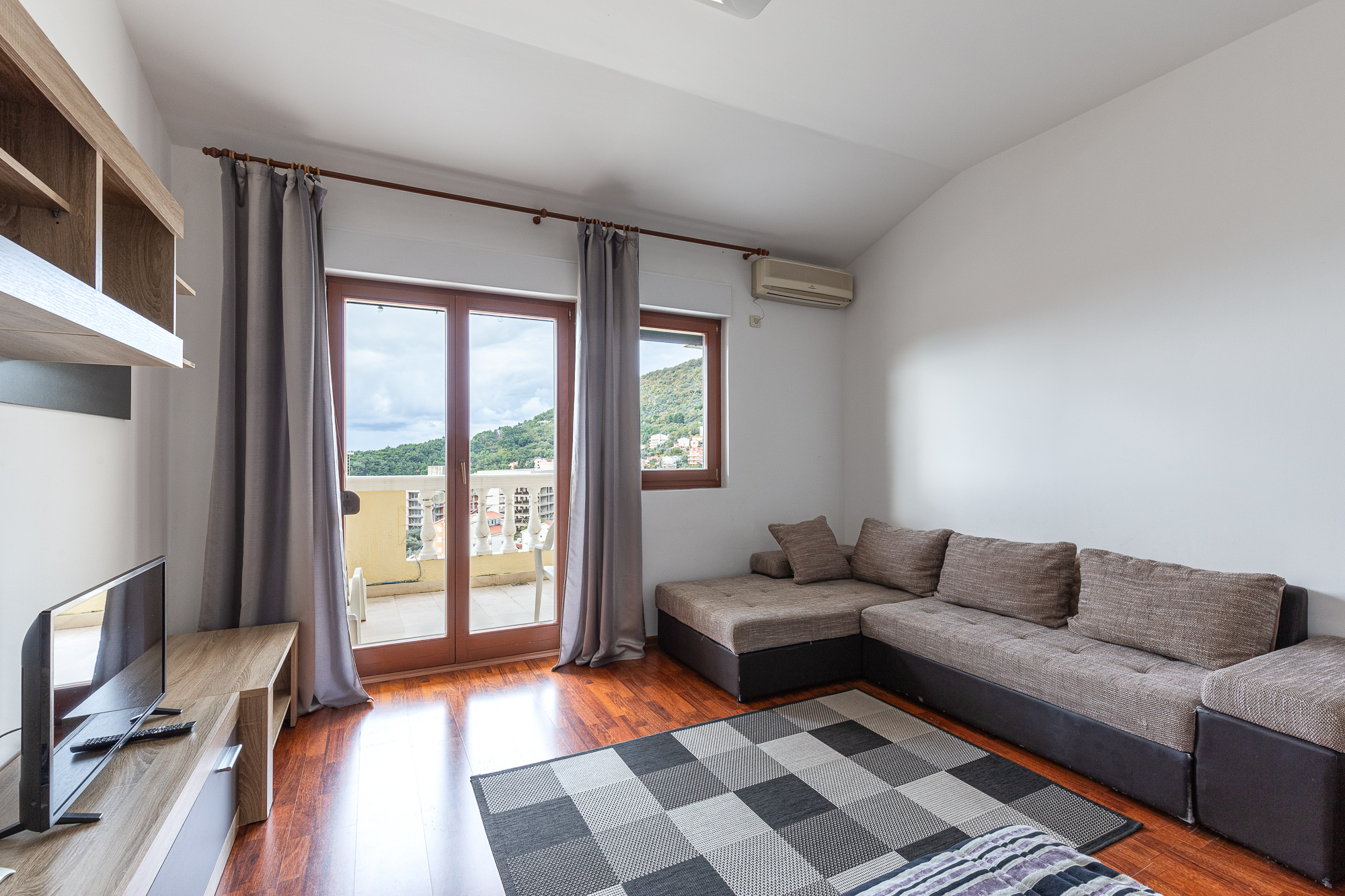 34 m² Studio Apartment with Sea View and Terrace — Petrovac