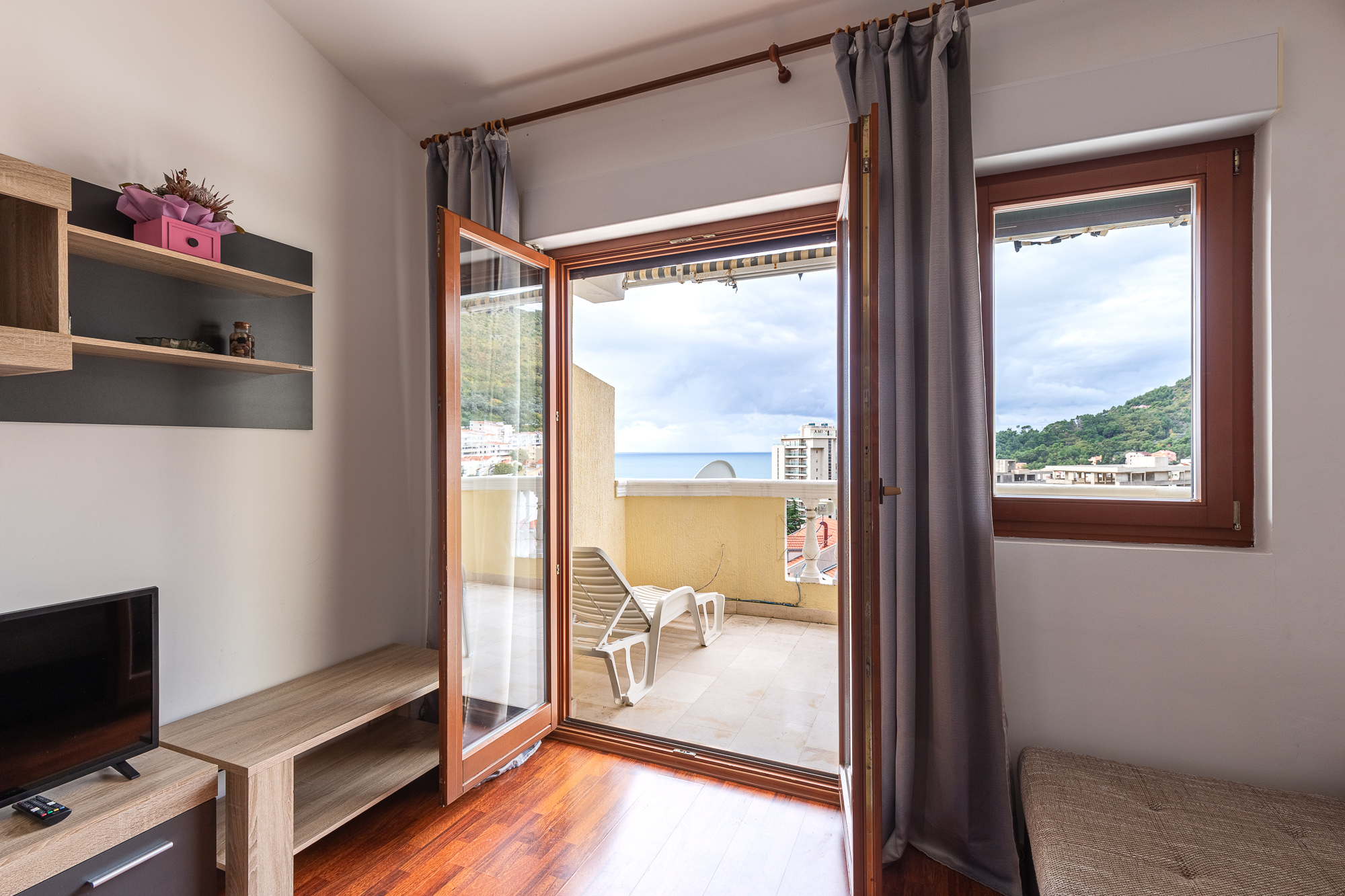 34 m² Studio Apartment with Sea View and Terrace — Petrovac
