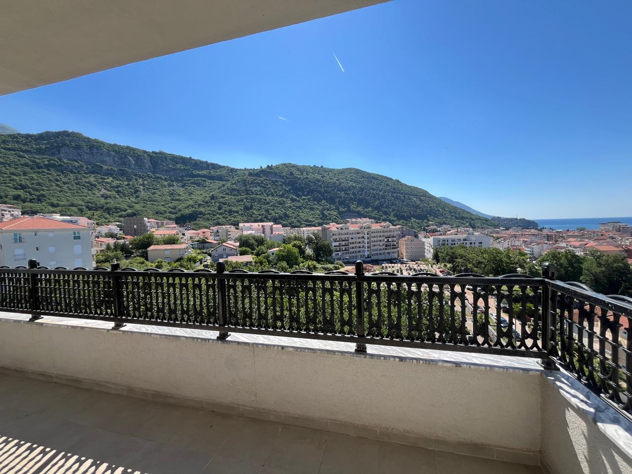 # 6566 apartments in a newly built building in the center of Budva