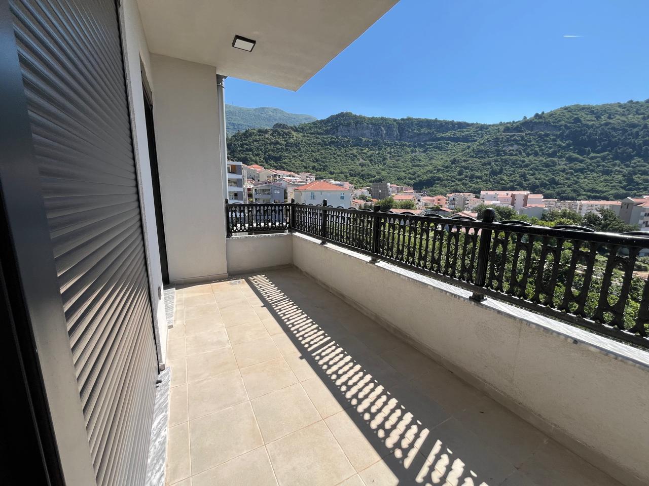 # 6566 apartments in a newly built building in the center of Budva