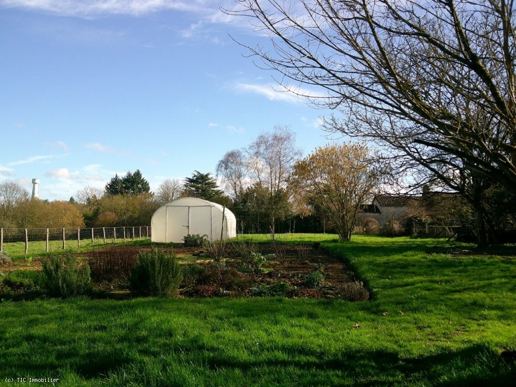 3 bedroom House in Civray, France – r7426