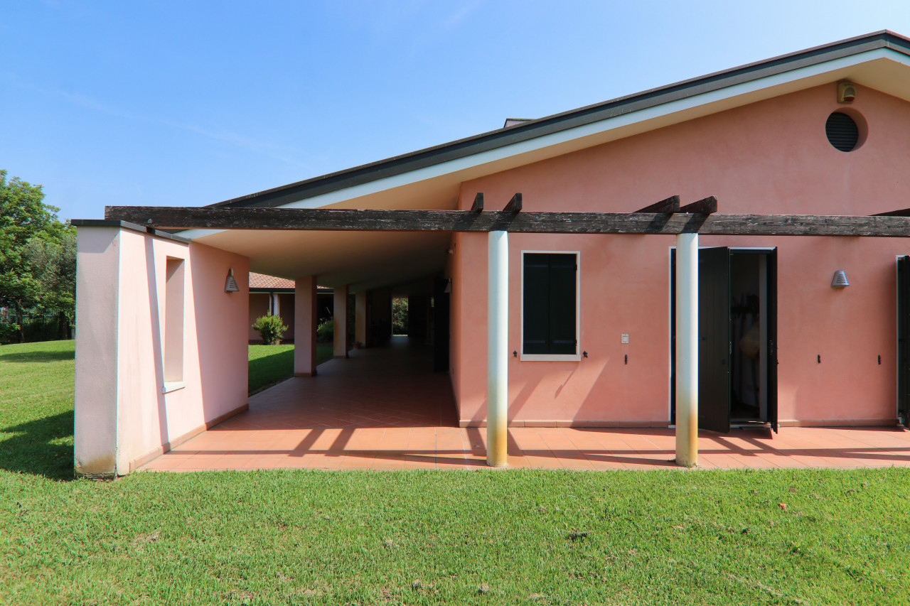 Campodarsego, villa portico and garden – V003166