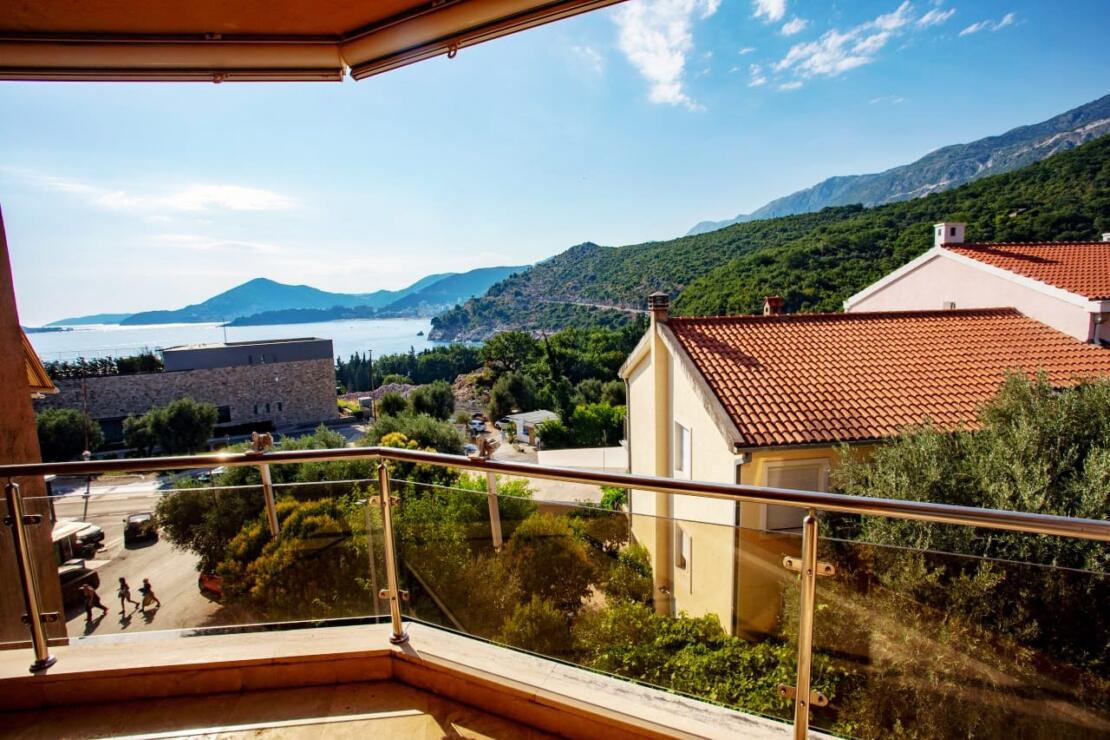 Sunny Residence in Kamenovo: Panoramic Sea Views & 5* Privacy